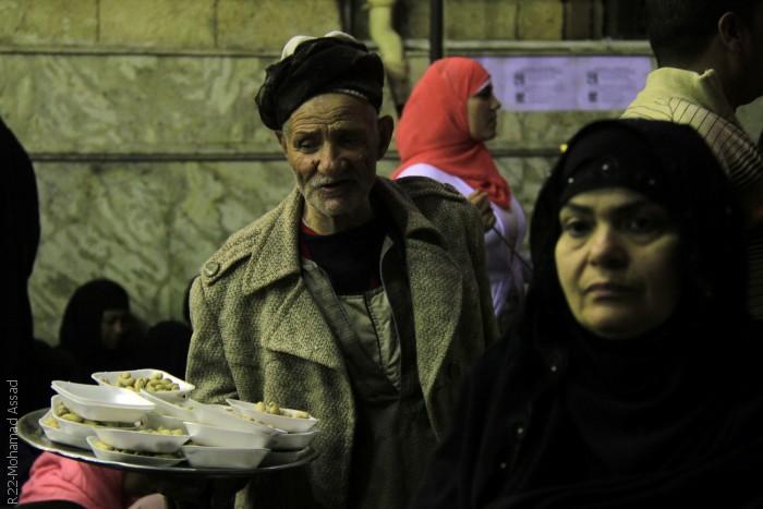 المصريون يحتفلون في ذكرى مولد الحسين - الطعام