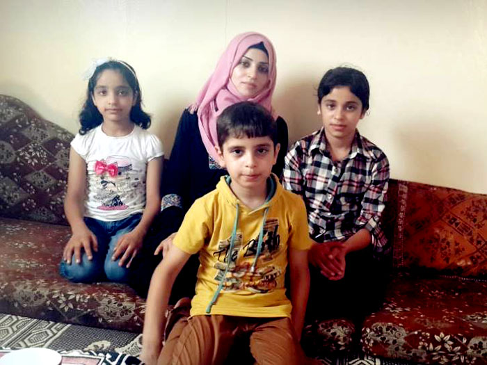 أرامل الشهداء في قطاع غزة - وفاء وأطفالها