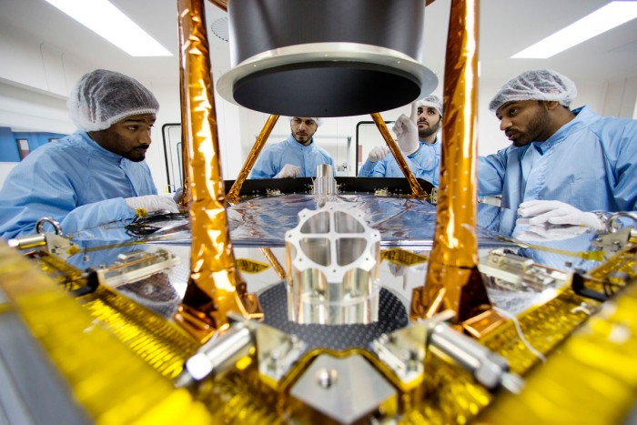 الإمارات اول دولة عربية تستكشف الفضاء - مركز محمد بن راشد للفضاء
