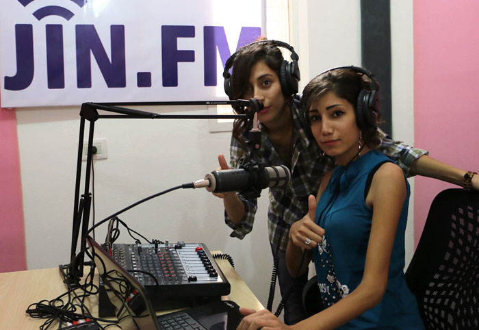 إذاعة جين أف أم .. أول إذاعة نسائية تبث عبر الـ FM في سوريا - الهدف