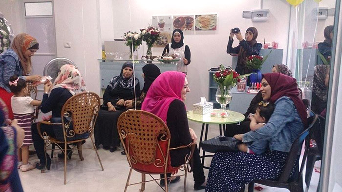 مقهى نون في غزة .. السمر والسهر والجلسة الهادئة لنساء غزة فقط - صورة