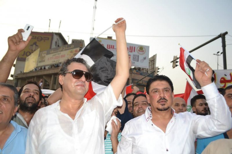 الفنانون العراقيون في احتجاجات بغداد - السينارست حامد المالكي والممثل كاظم القريشي