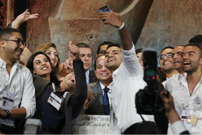 السياسيين العرب والسيلفي - السيسي