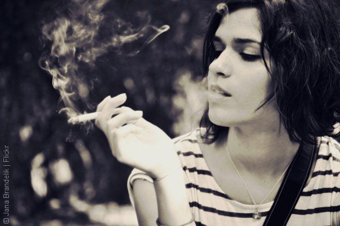Girl-Smoking_Jana-Brandelik_Flickr_NE